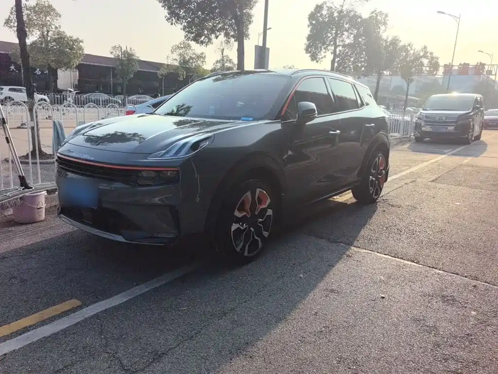Lynk & Co 06 — фото 8