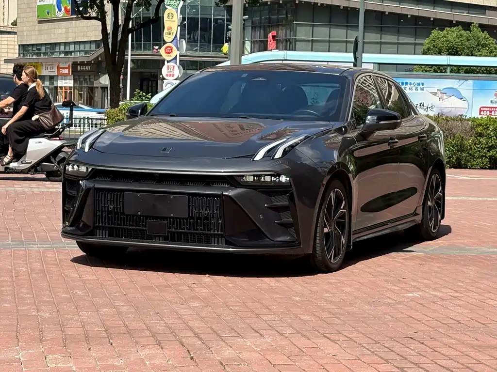 Lynk & Co 03