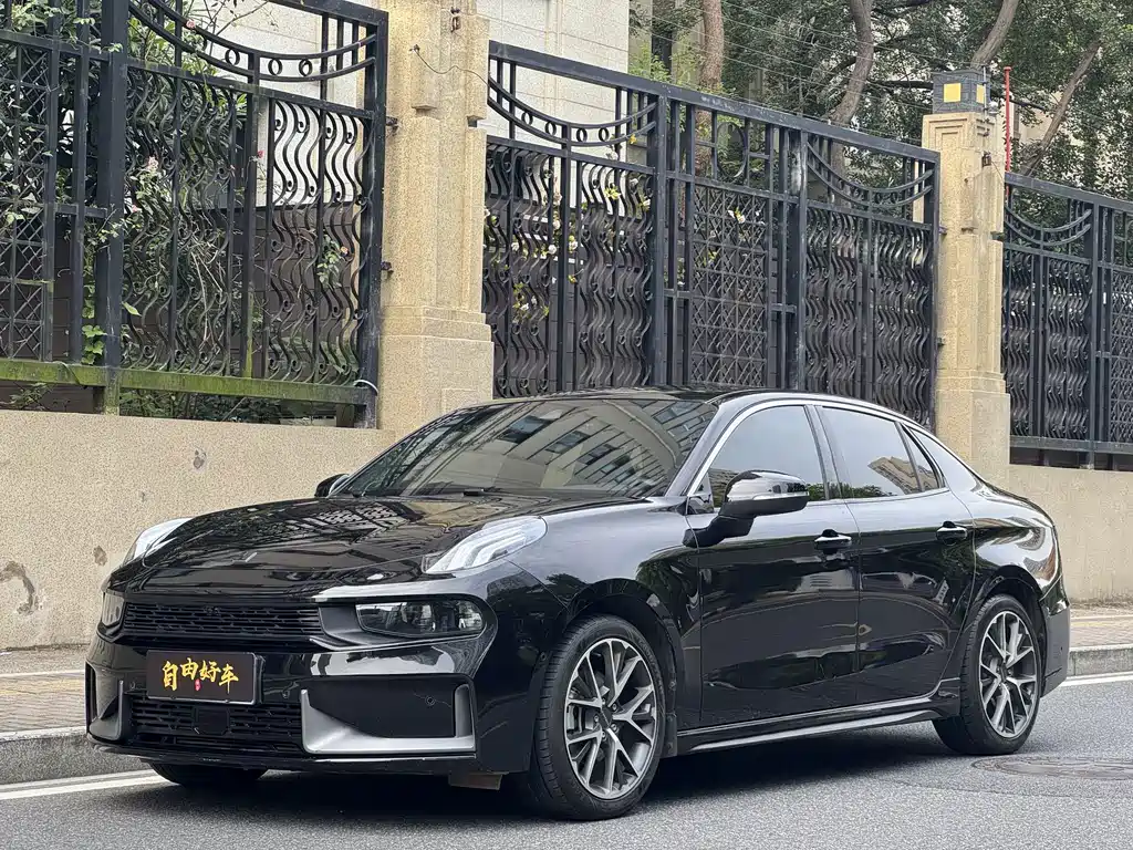 Lynk & Co 03