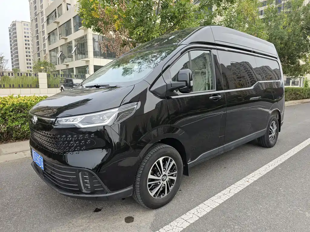 MAXUS V70