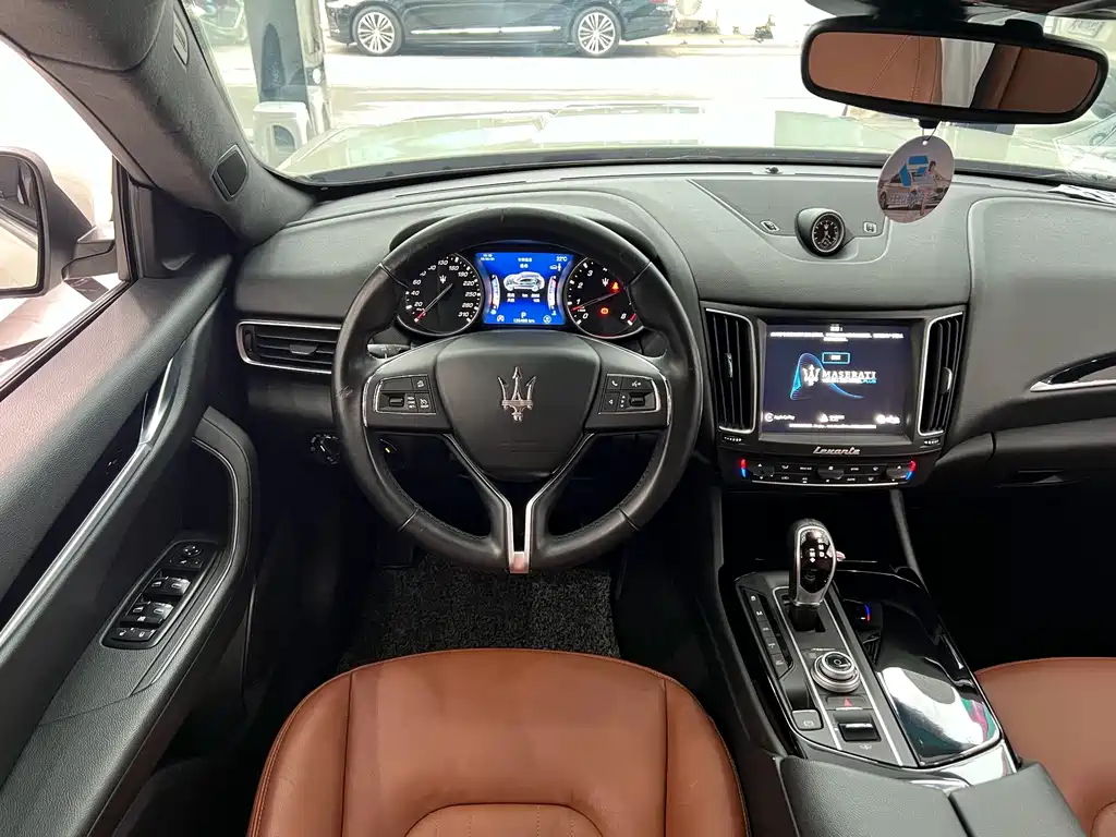 Maserati Levante — фото 9
