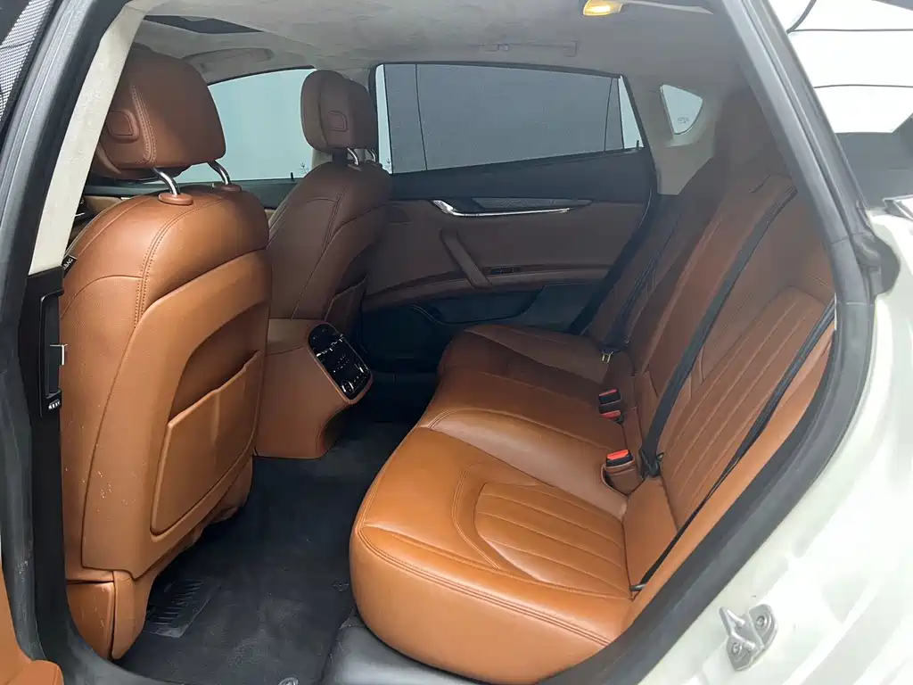 Maserati Quattroporte — фото 8