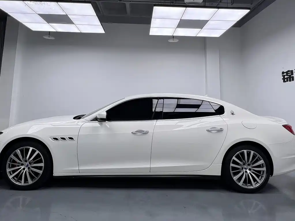 Maserati Quattroporte — фото 10