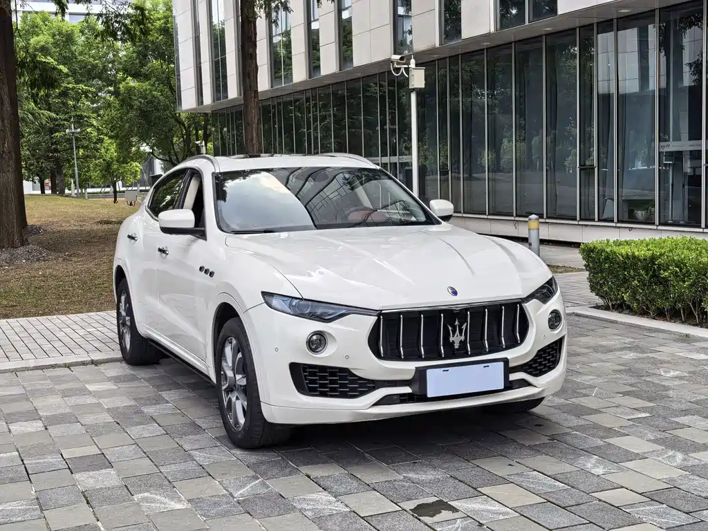 Maserati Levante — фото 3