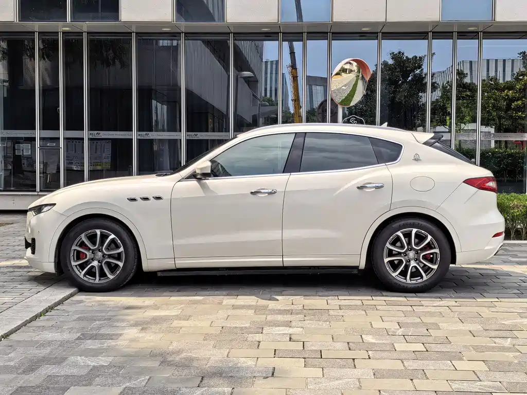 Maserati Levante — фото 6