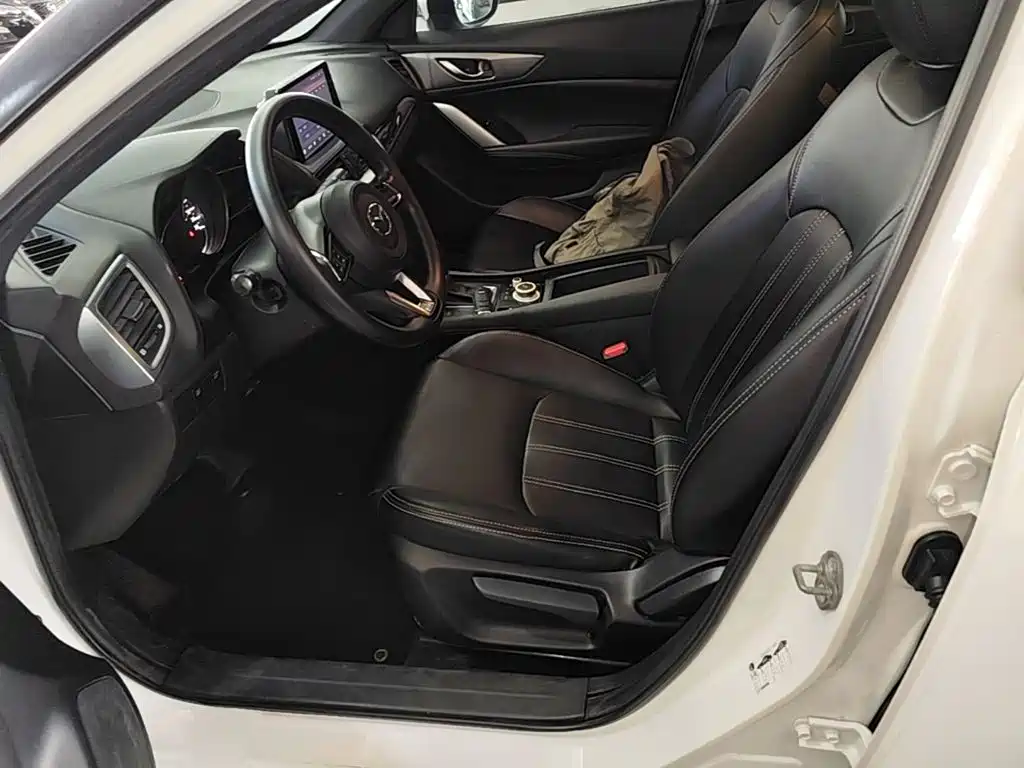 Mazda CX-4 — фото 15
