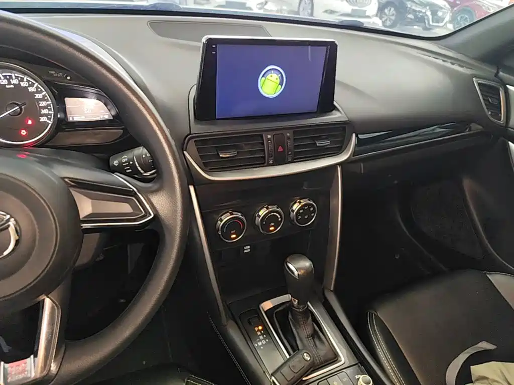 Mazda CX-4 — фото 10