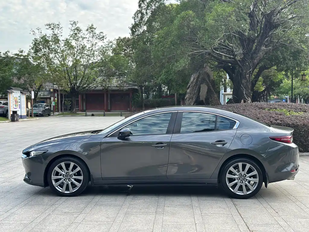 Mazda 3 Axela — фото 16