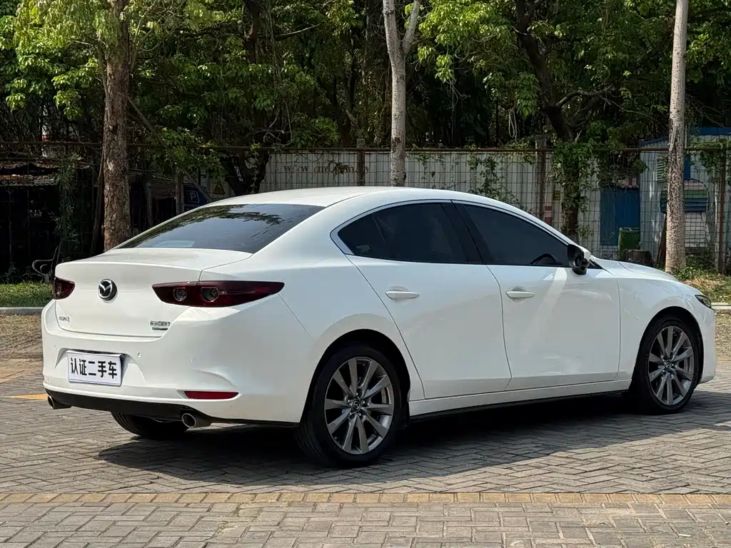Mazda 3 Axela — фото 9