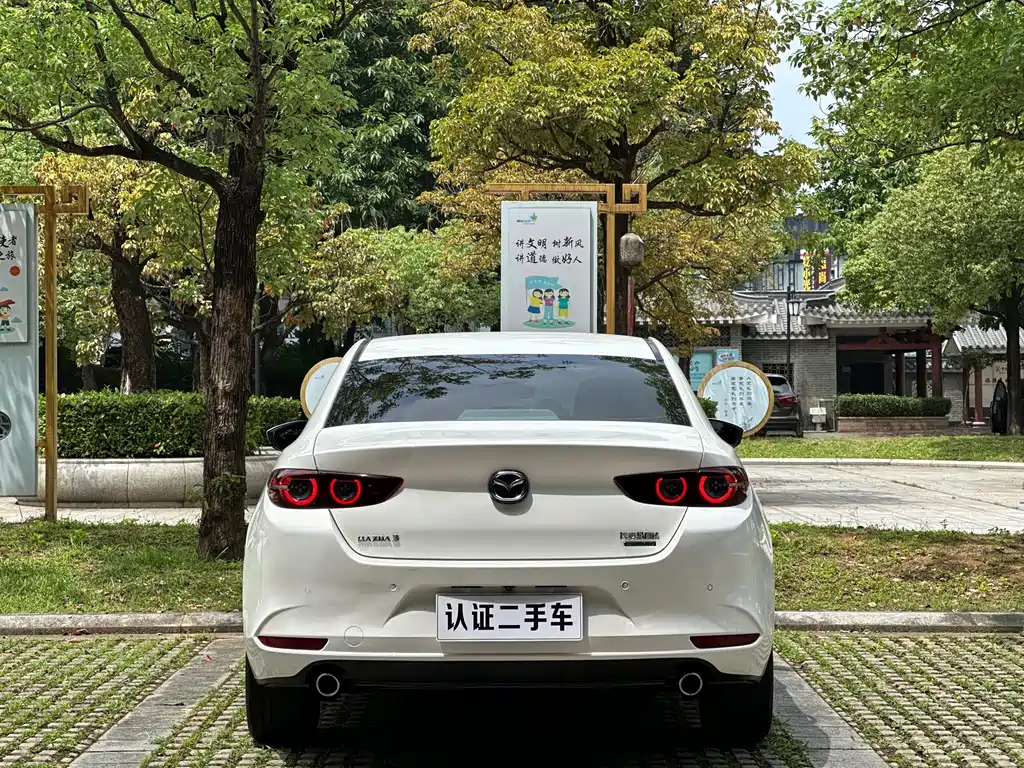 Mazda 3 Axela — фото 11