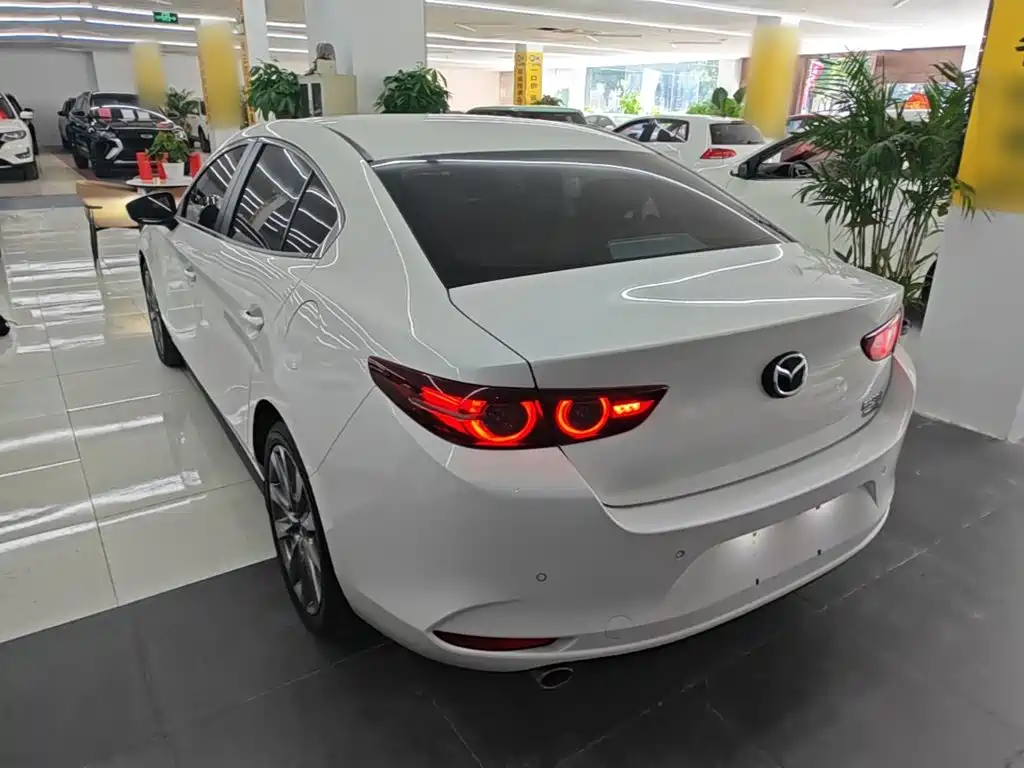 Mazda 3 Axela — фото 5