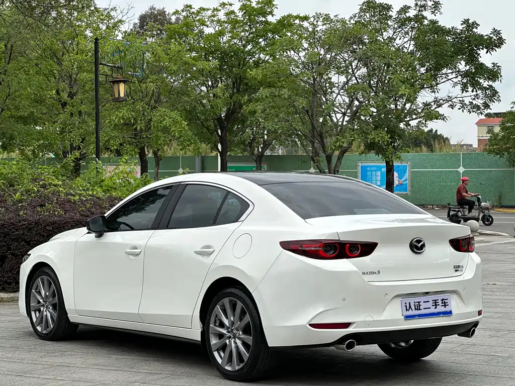 Mazda 3 Axela — фото 4