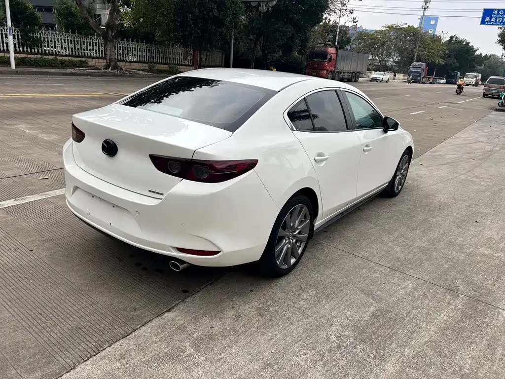 Mazda 3 Axela — фото 15