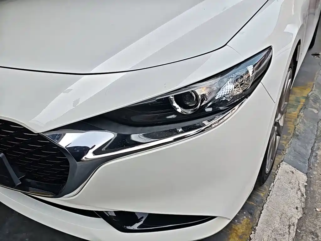 Mazda 3 Axela — фото 24