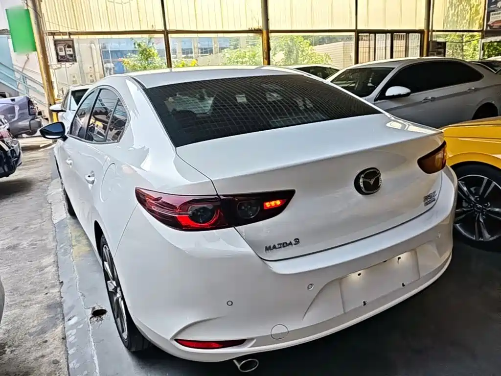 Mazda 3 Axela — фото 5