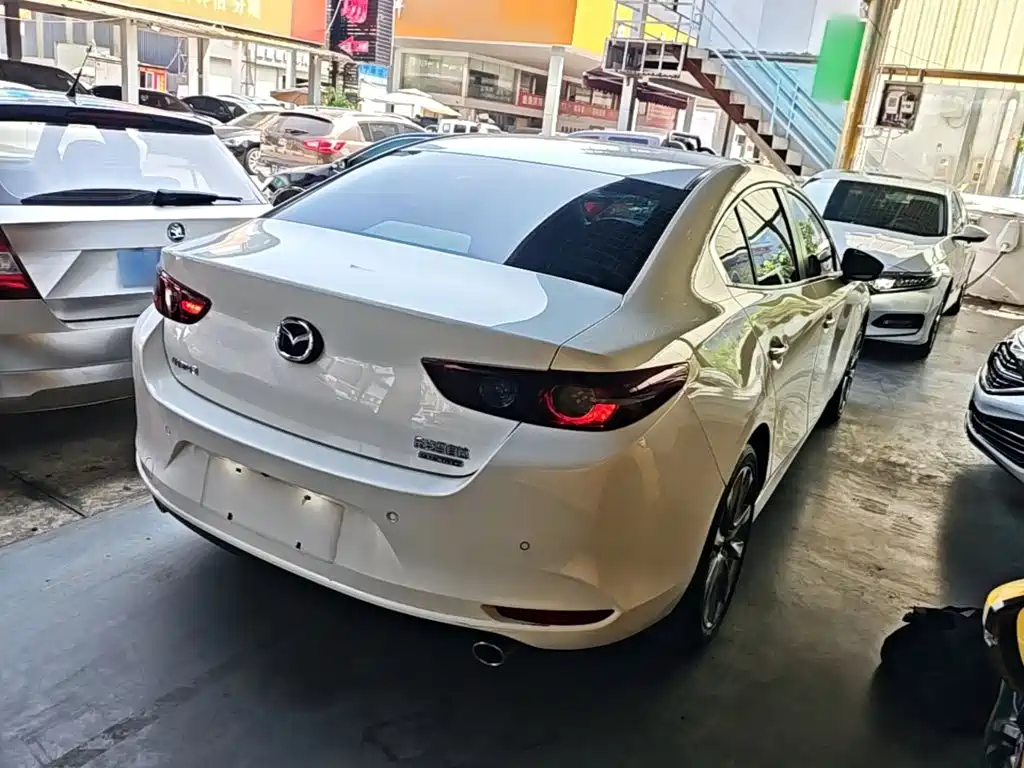 Mazda 3 Axela — фото 7