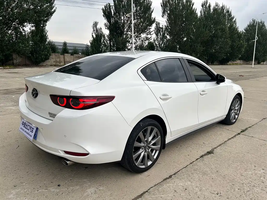 Mazda 3 Axela — фото 18