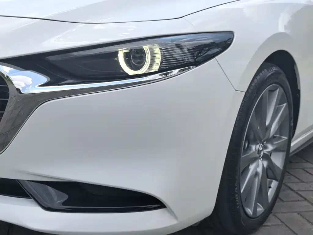 Mazda 3 Axela — фото 10