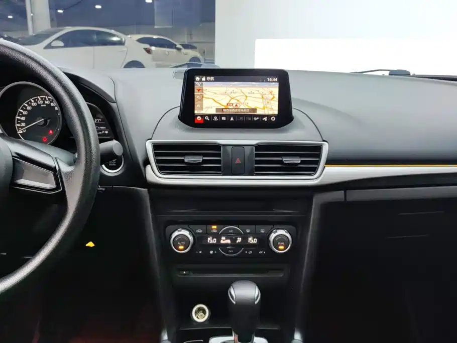 Mazda 3 Axela — фото 13