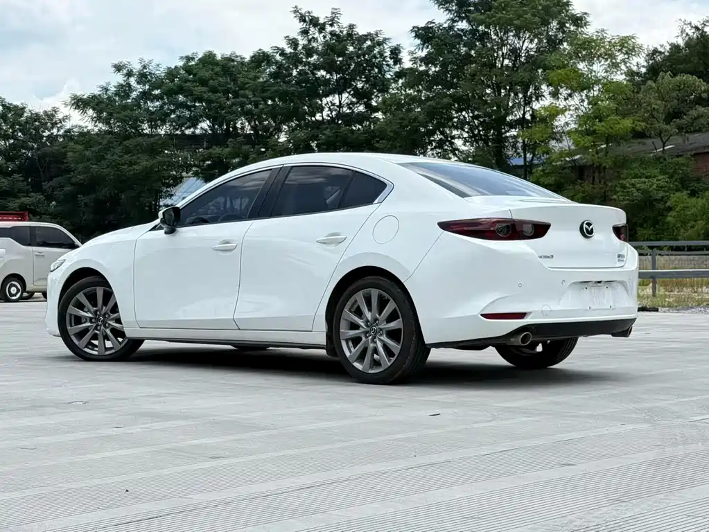 Mazda 3 Axela — фото 4