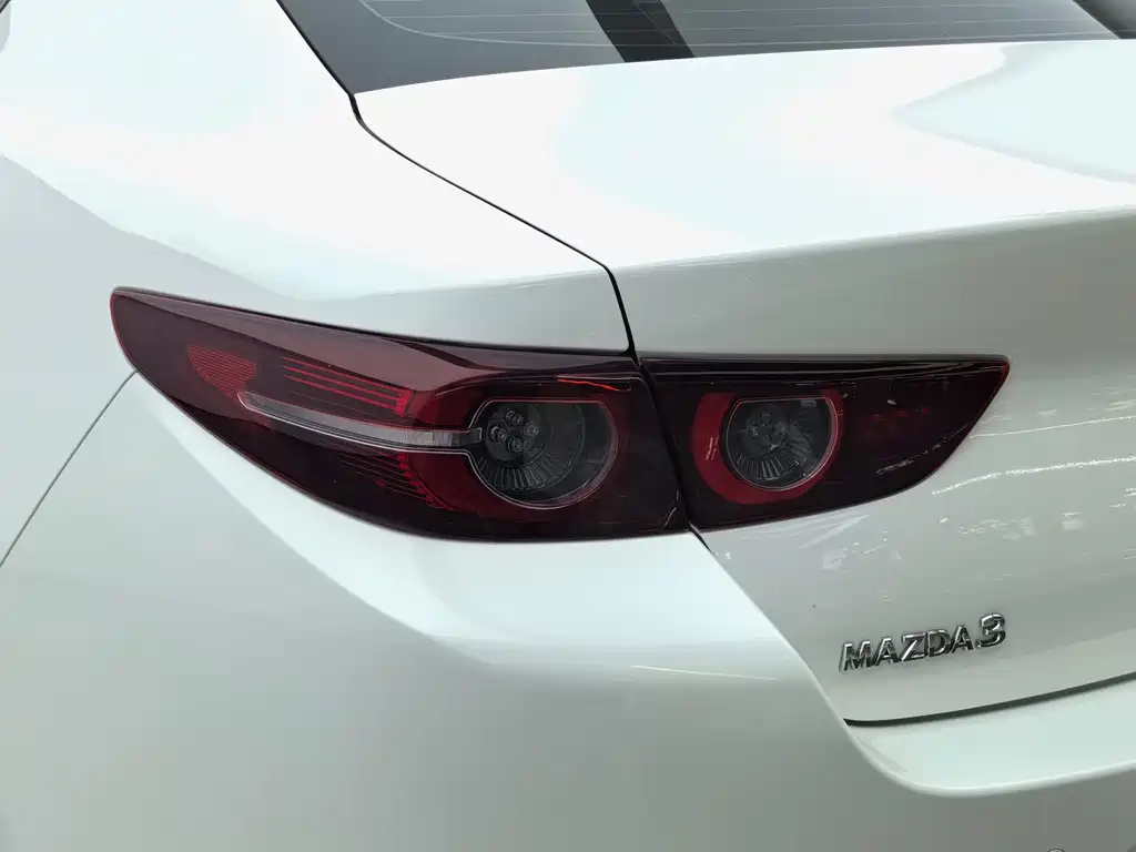 Mazda 3 Axela — фото 11