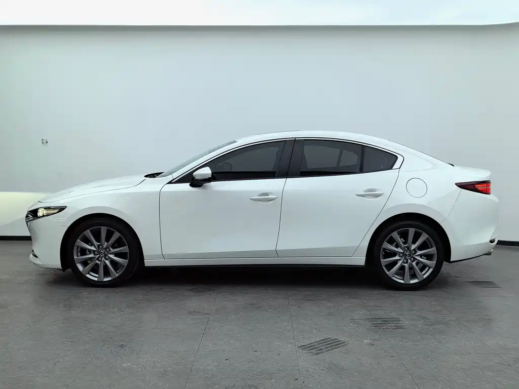 Mazda 3 Axela — фото 10