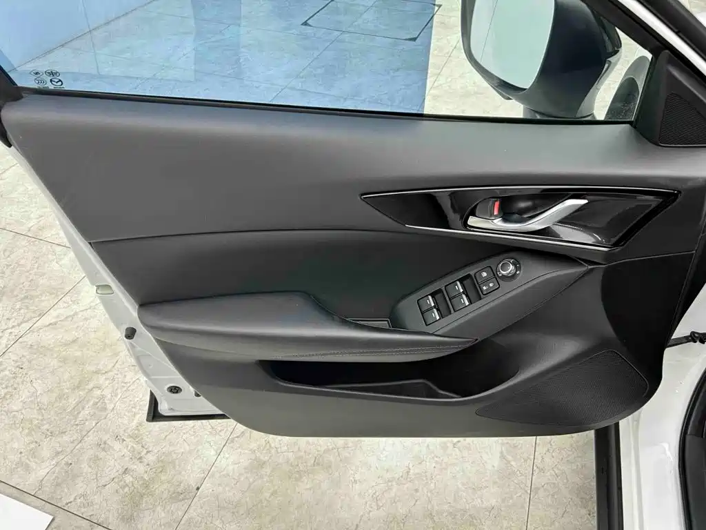 Mazda CX-4 — фото 10