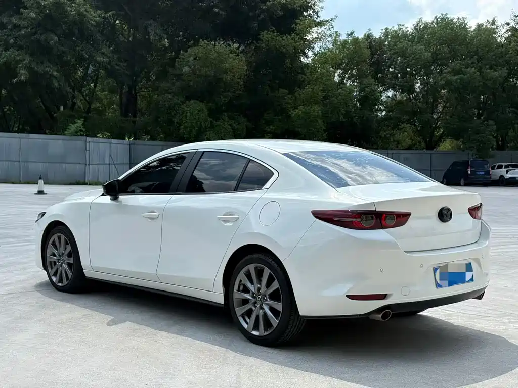 Mazda 3 Axela — фото 4
