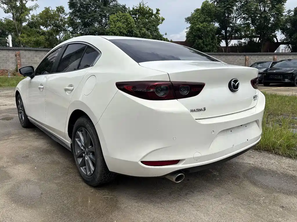 Mazda 3 Axela — фото 4