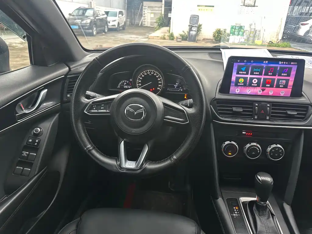 Mazda CX-4 — фото 10