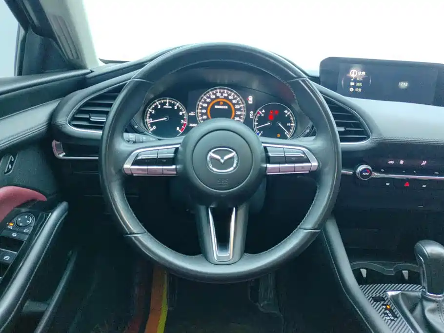 Mazda 3 Axela — фото 15