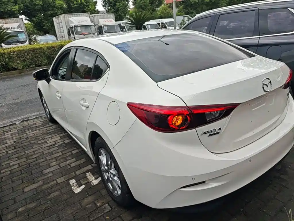 Mazda 3 Axela — фото 5