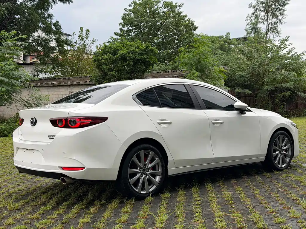 Mazda 3 Axela — фото 4