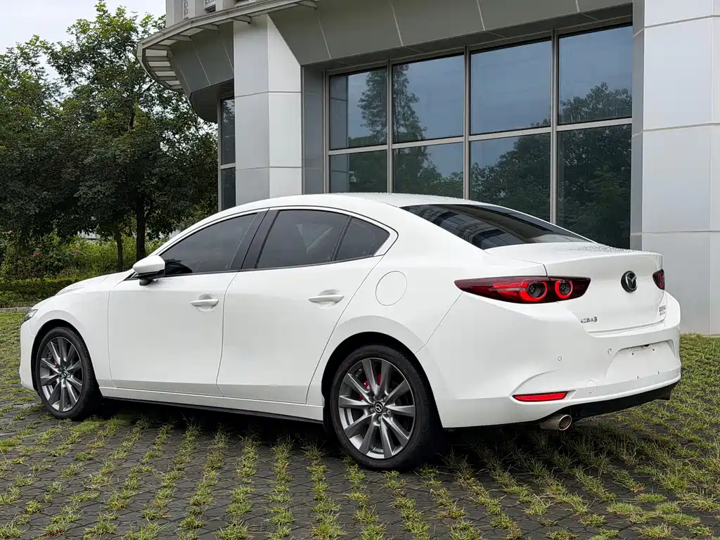 Mazda 3 Axela — фото 6