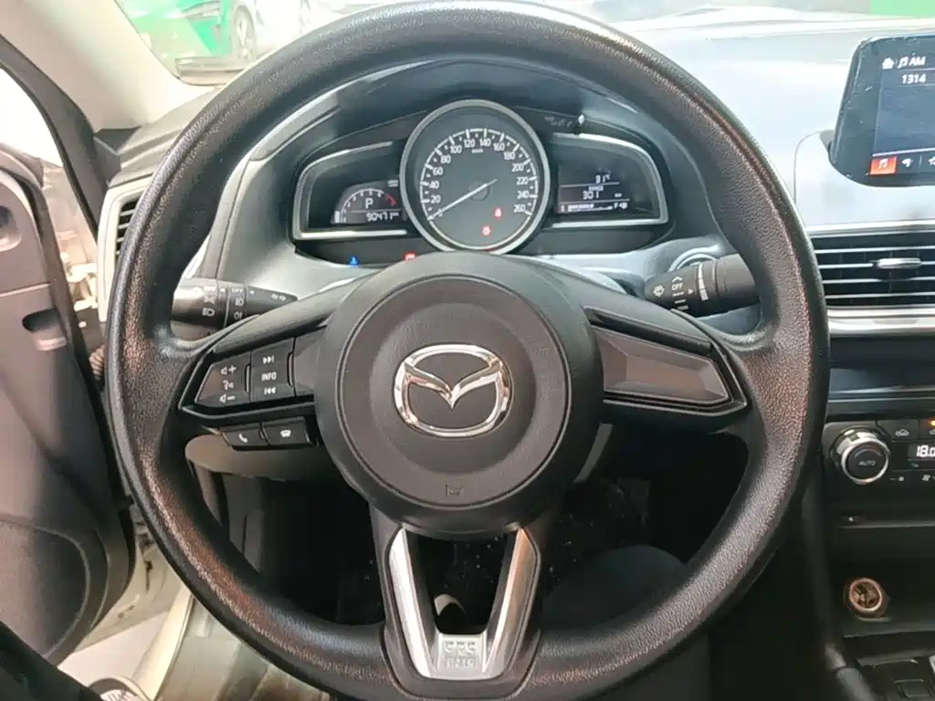 Mazda 3 Axela — фото 11