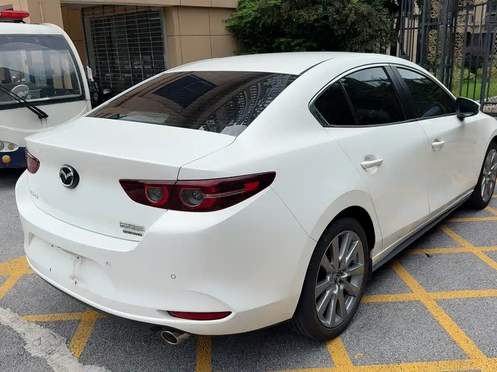 Mazda 3 Axela — фото 9