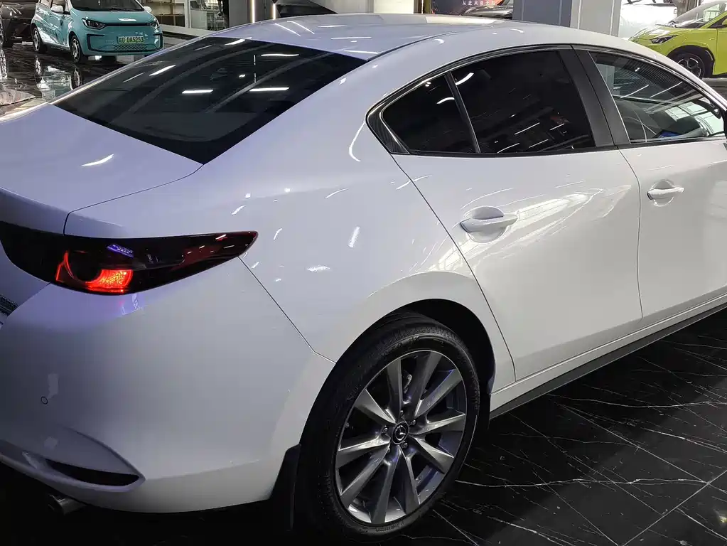 Mazda 3 Axela — фото 4