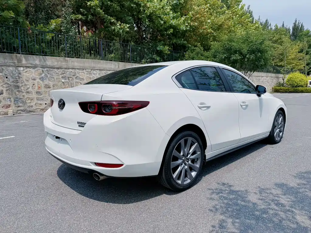 Mazda 3 Axela — фото 4