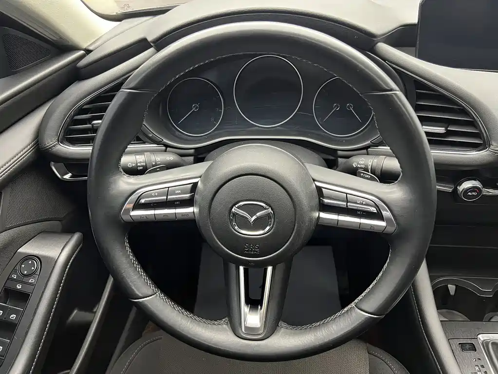 Mazda 3 Axela — фото 10