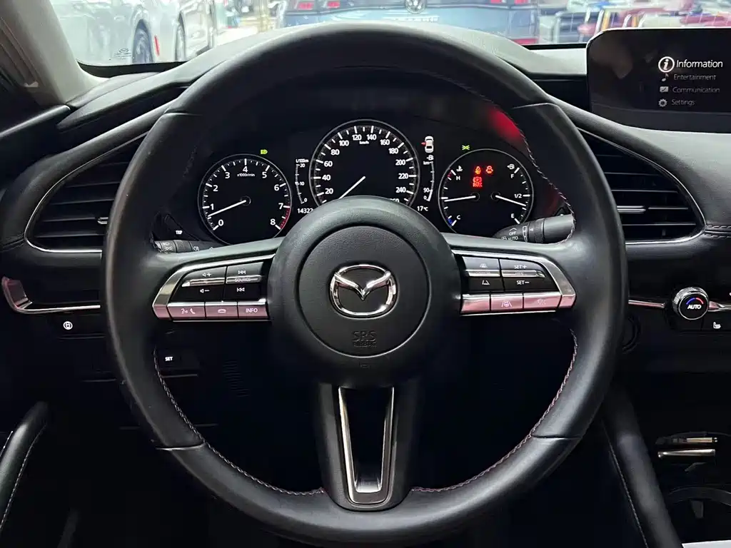Mazda 3 Axela — фото 10