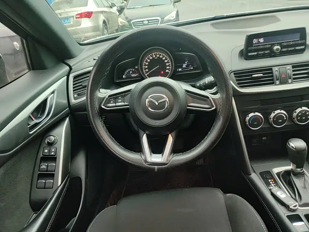 Mazda CX-4 — фото 11