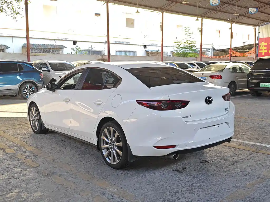 Mazda 3 Axela — фото 10