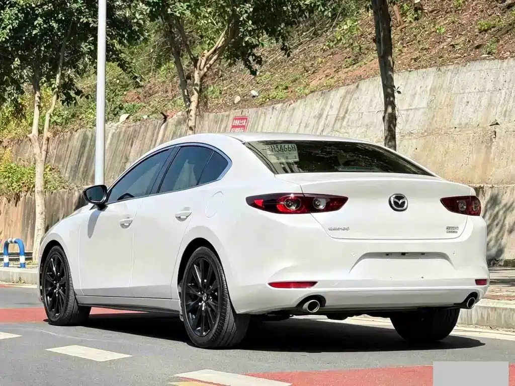 Mazda 3 Axela — фото 8