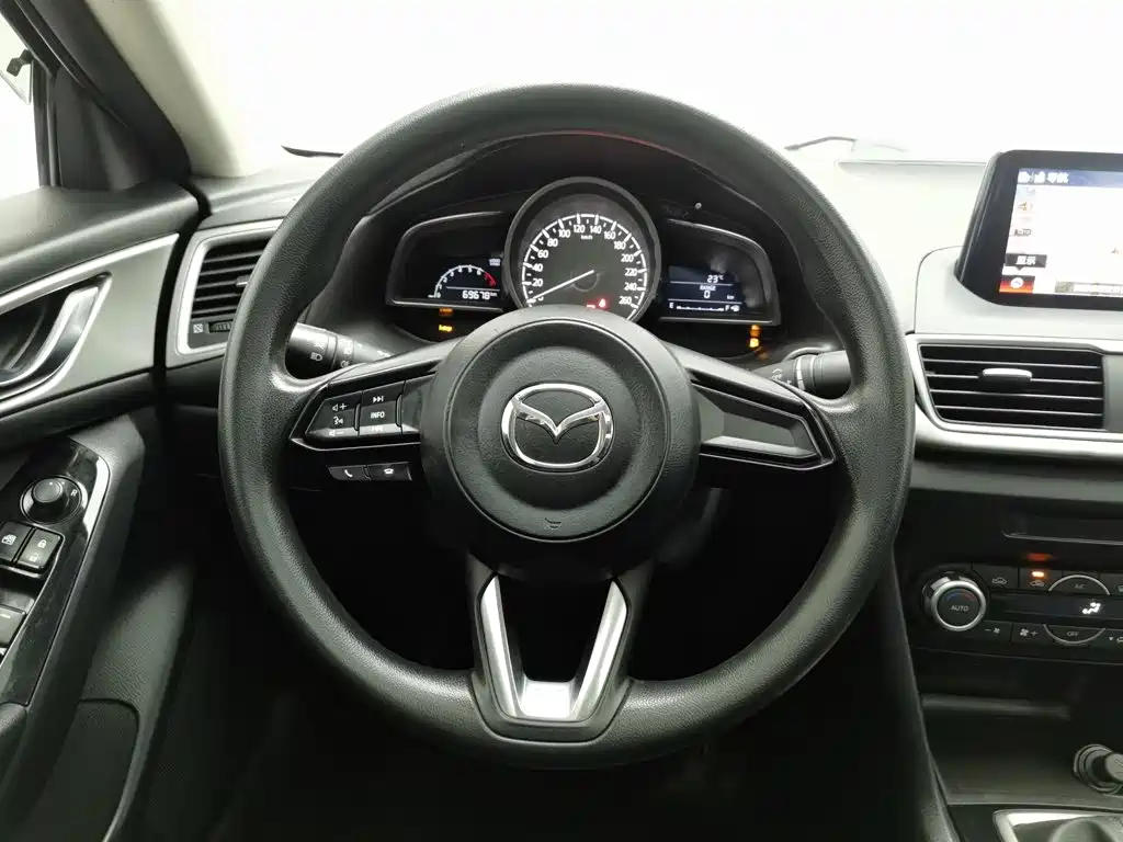 Mazda 3 Axela — фото 11