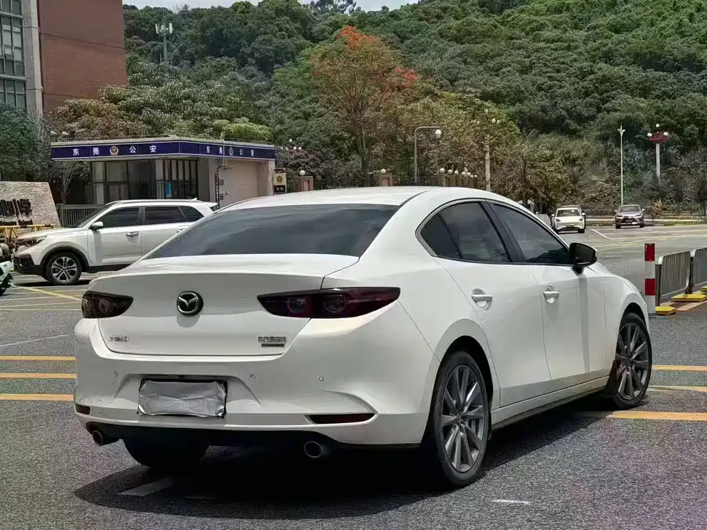 Mazda 3 Axela — фото 9