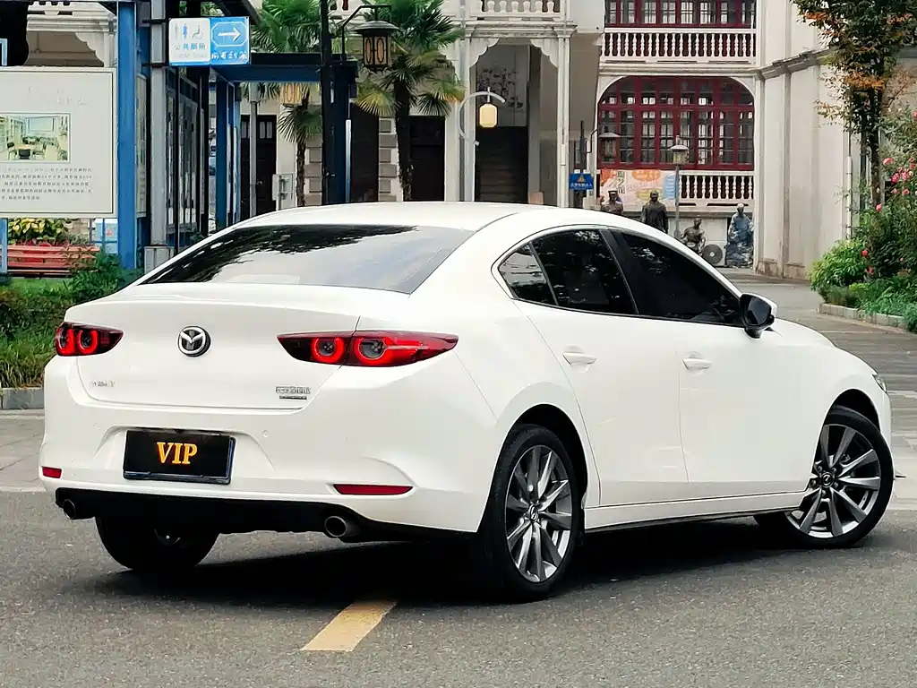 Mazda 3 Axela — фото 4