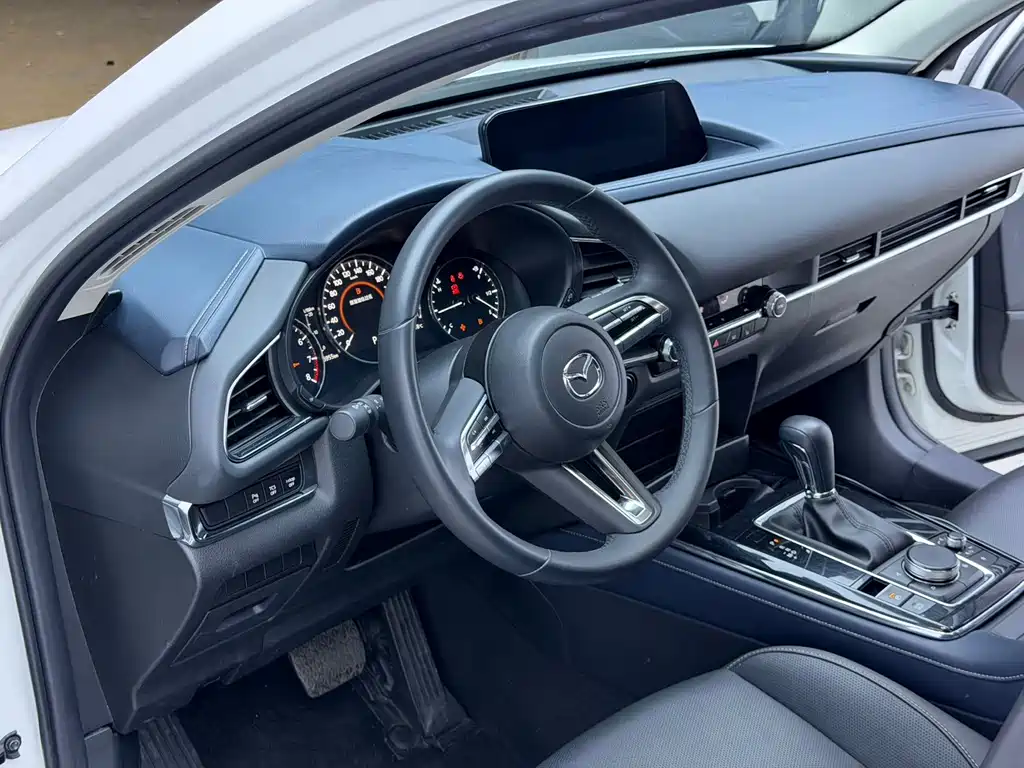 Mazda CX-30 — фото 11