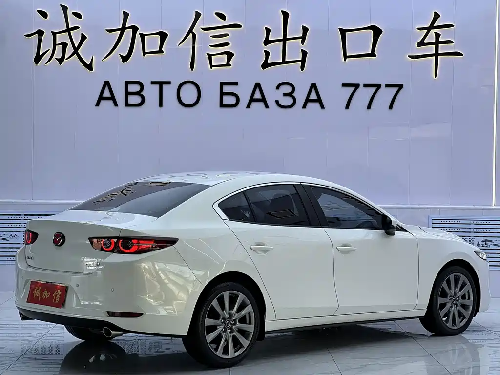 Mazda 3 Axela — фото 4