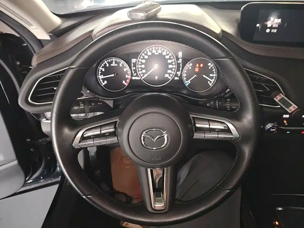 Mazda CX-30 — фото 11