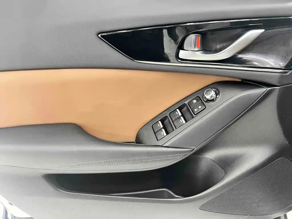 Mazda CX-4 — фото 9